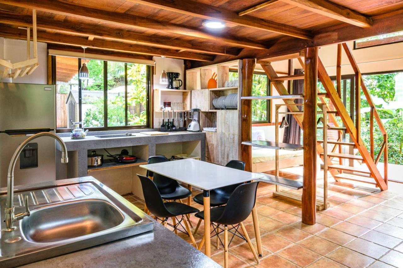 Funky Monkey Lodge Playa Santa Teresa  Экстерьер фото
