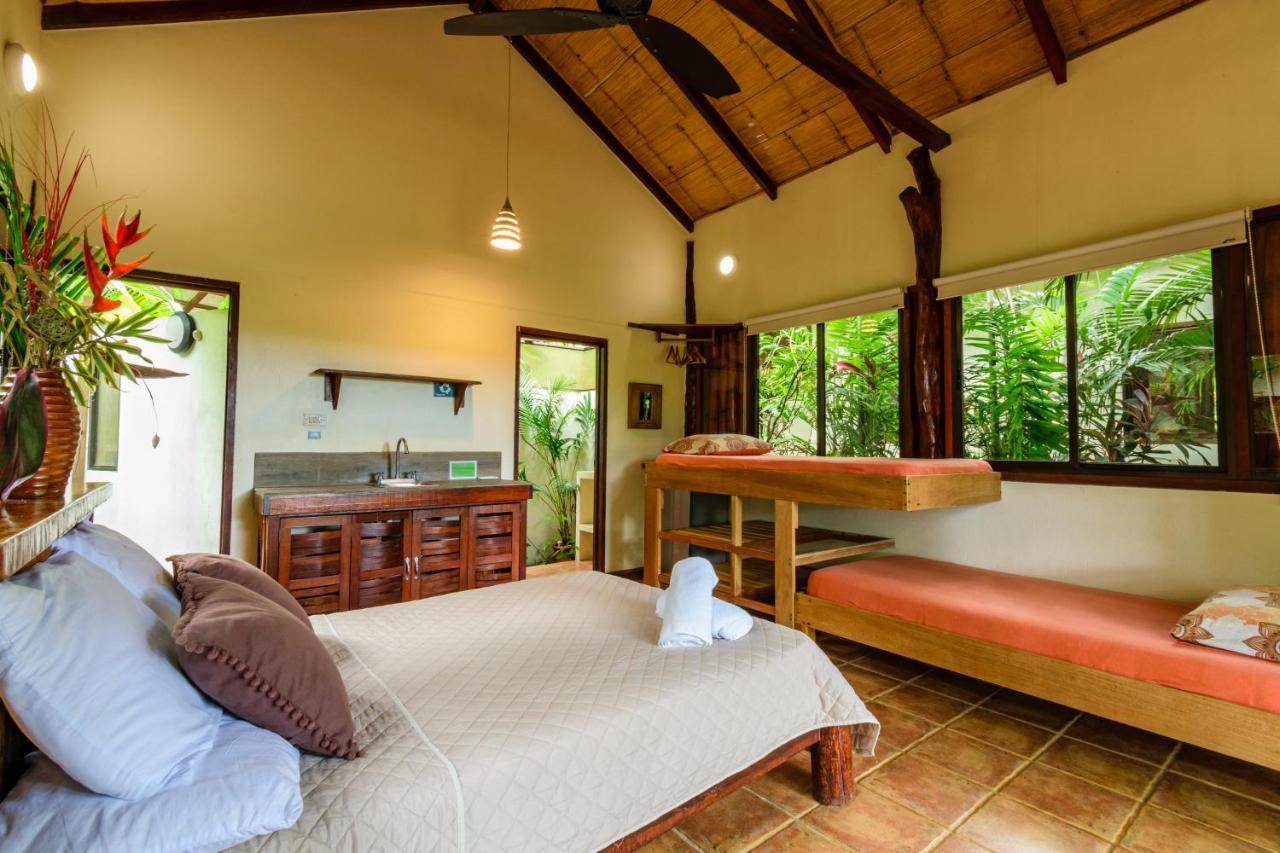 Funky Monkey Lodge Playa Santa Teresa  Экстерьер фото