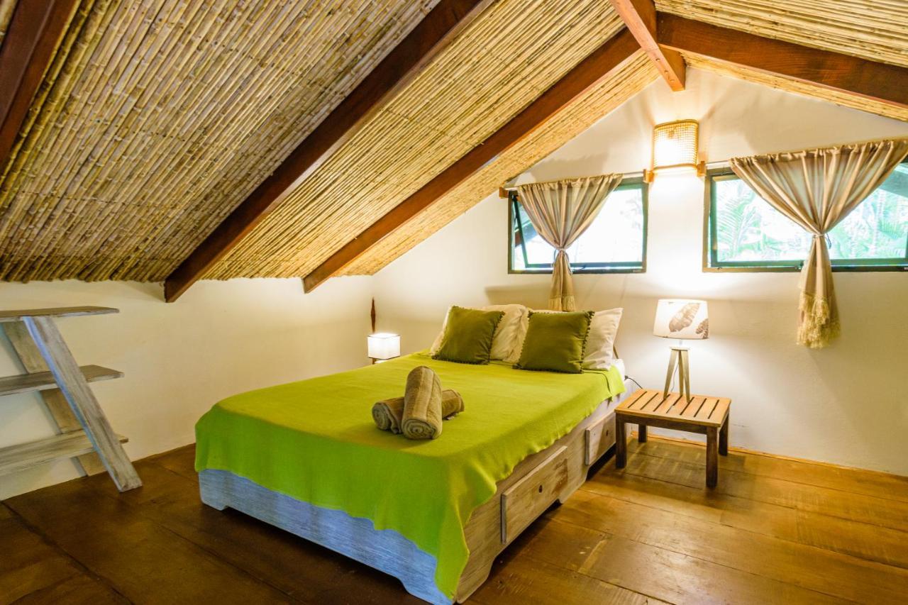 Funky Monkey Lodge Playa Santa Teresa  Экстерьер фото