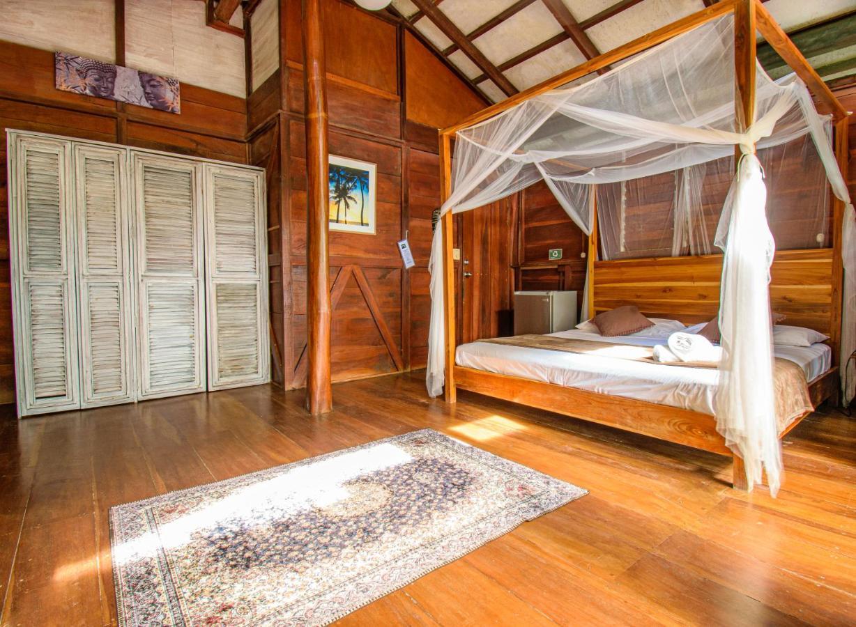 Funky Monkey Lodge Playa Santa Teresa  Экстерьер фото