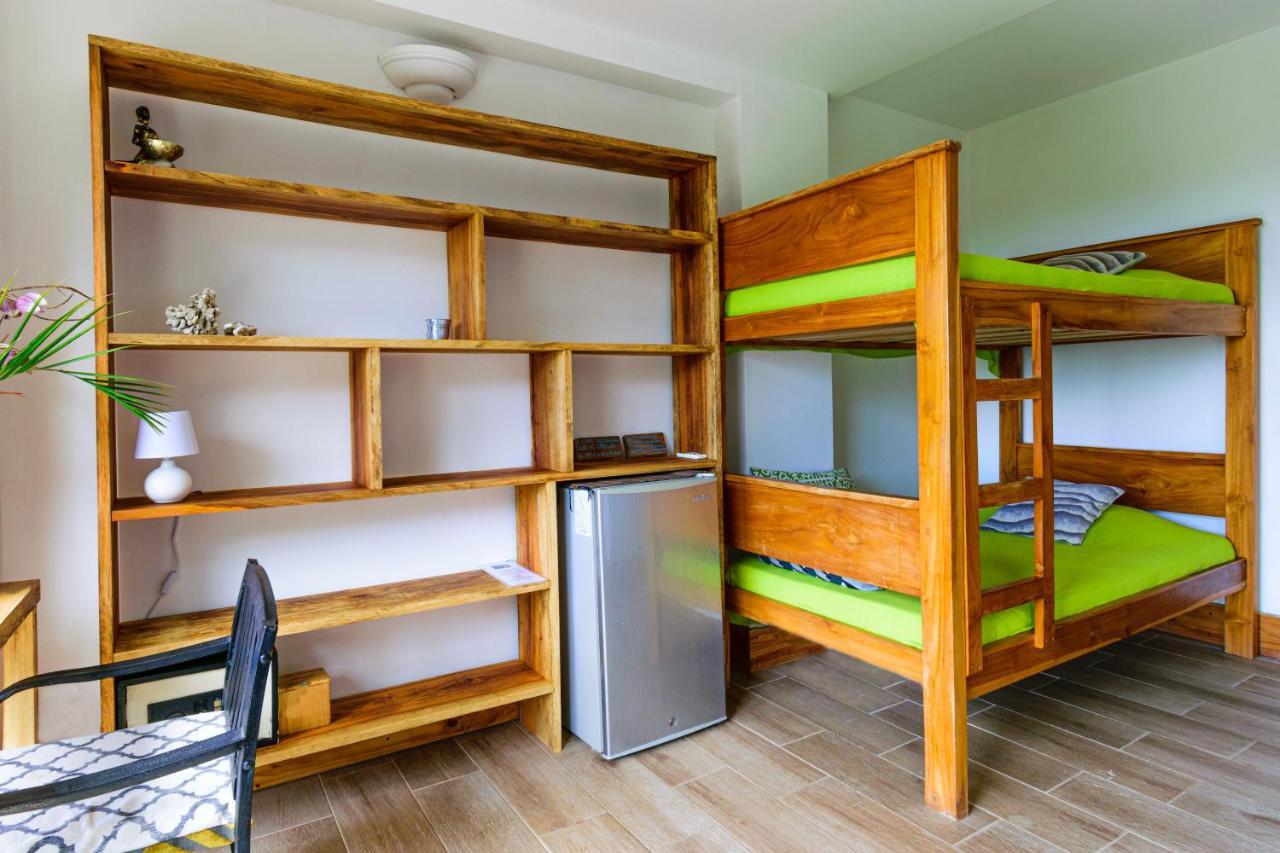 Funky Monkey Lodge Playa Santa Teresa  Экстерьер фото