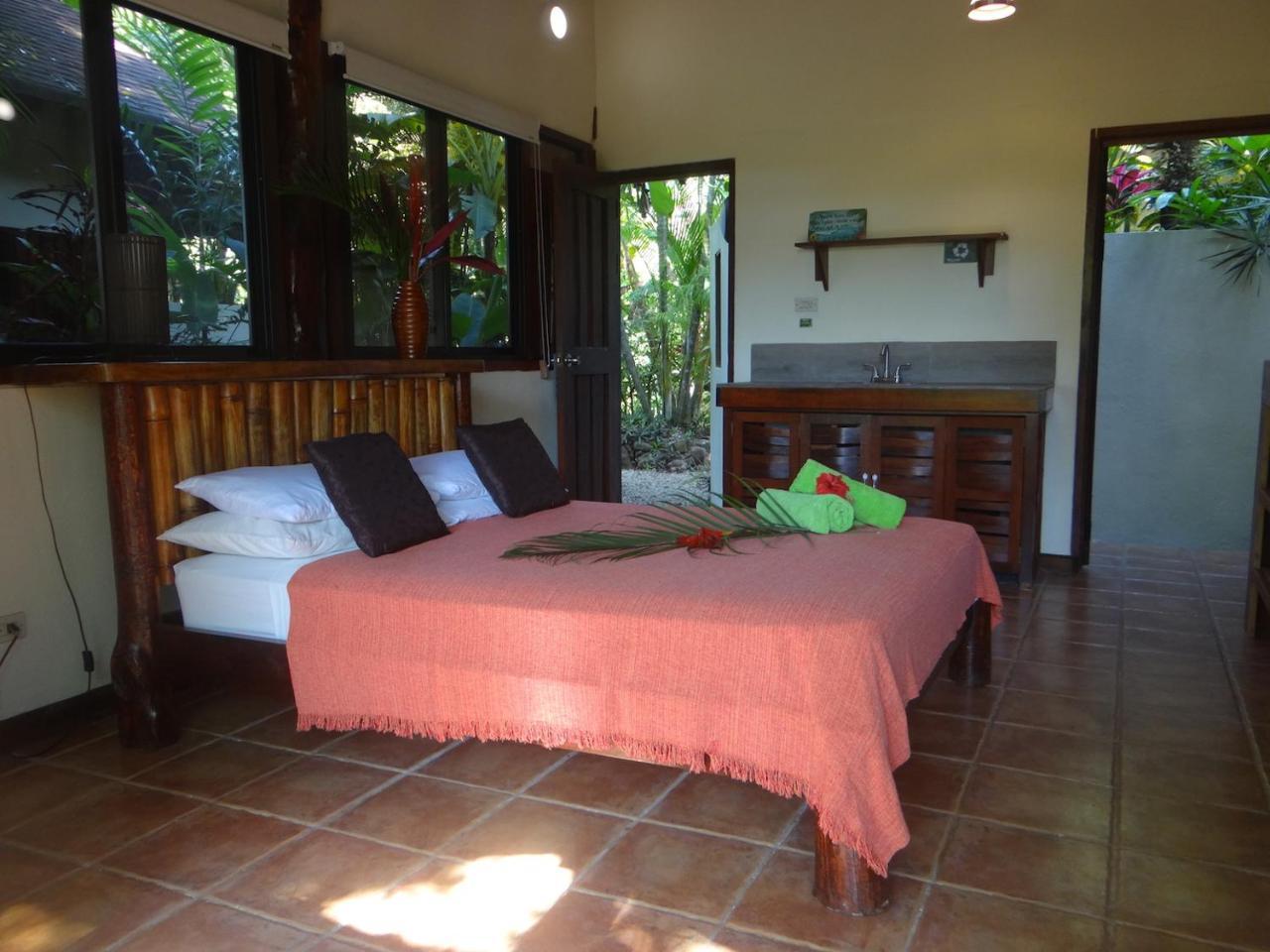 Funky Monkey Lodge Playa Santa Teresa  Экстерьер фото